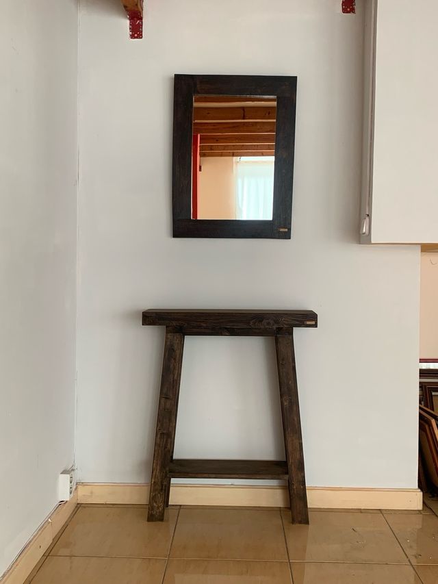 Mobili da ingresso e specchio