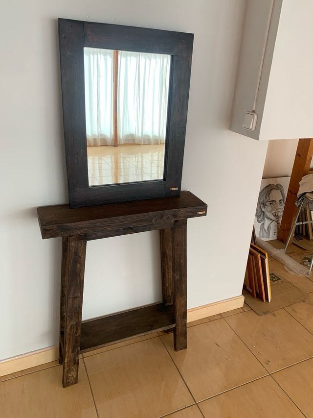 Mobili da ingresso e specchio