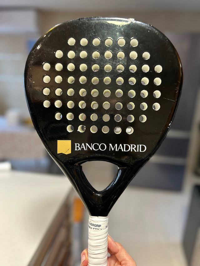 Pala de padel edición especial Banco Madrid