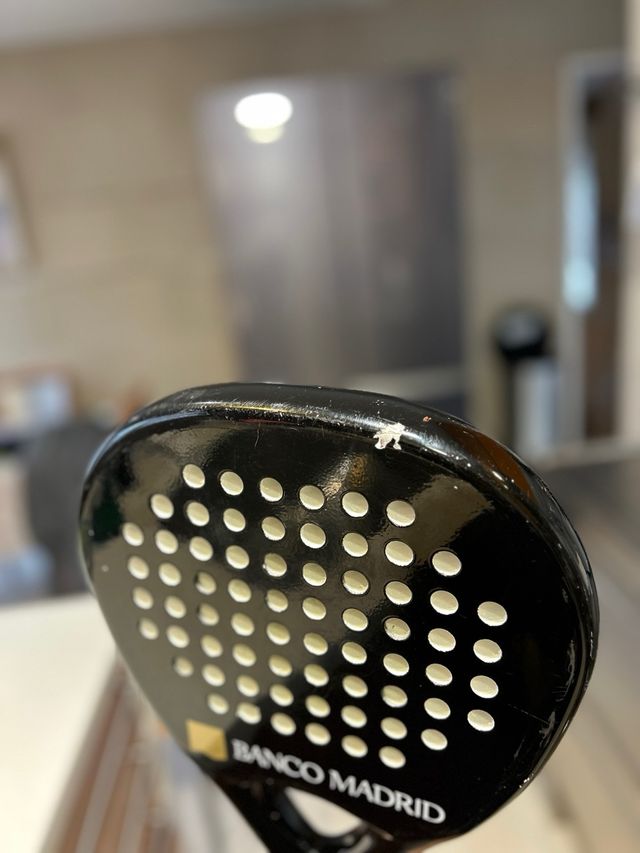 Pala de padel edición especial Banco Madrid