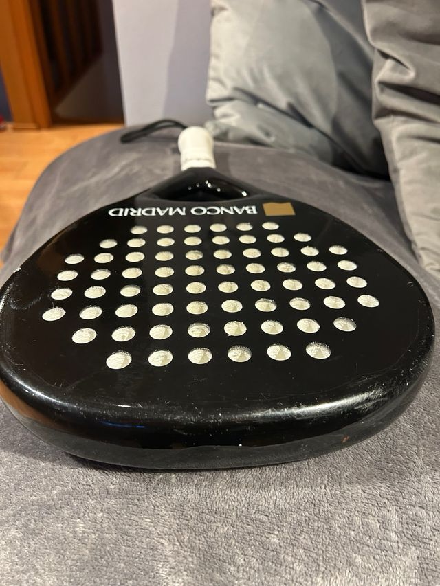 Pala de padel edición especial Banco Madrid