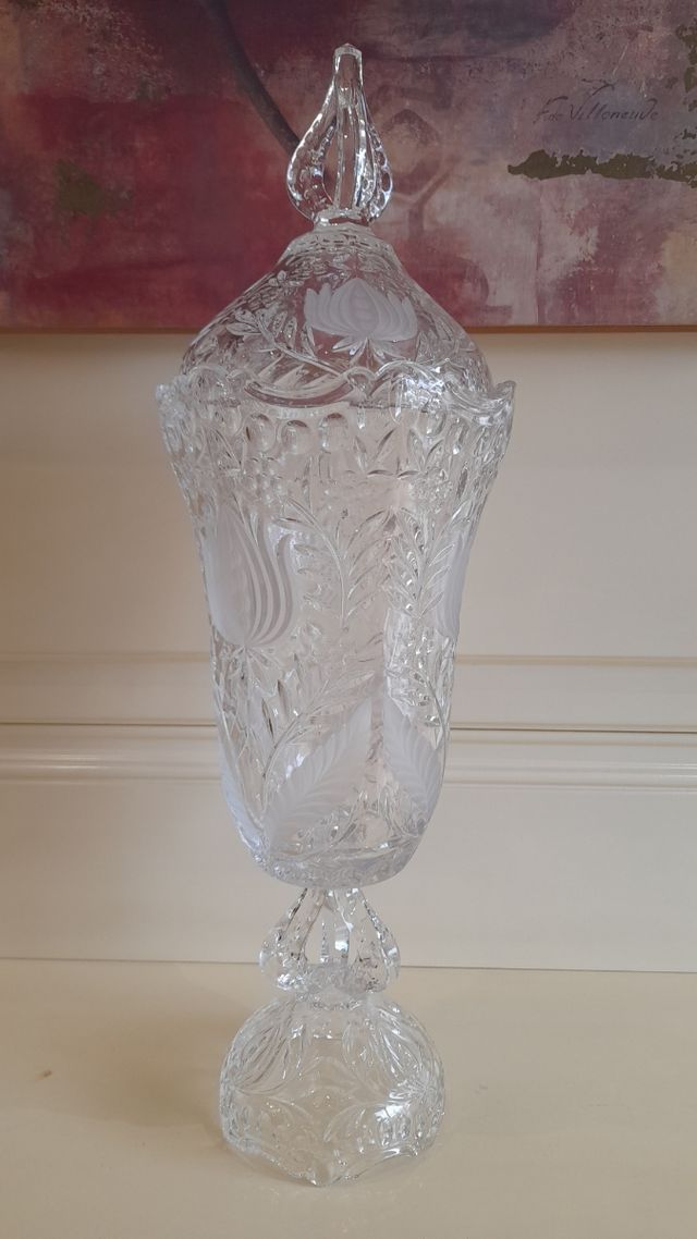 Bombonera de cristal tallado