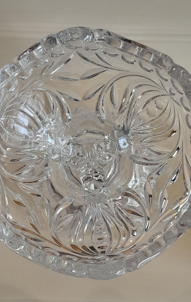 Bombonera de cristal tallado