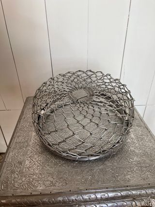 Frutero antiguo en aluminio trenzado