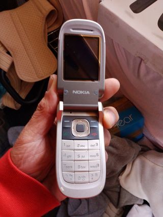 Telefono flip Nokia 2760