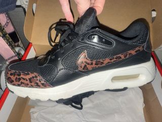 Vendo Nike leopardo n40