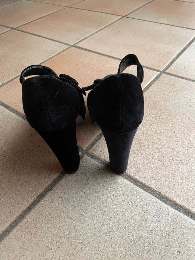 Scarpe con tacco scamosciate