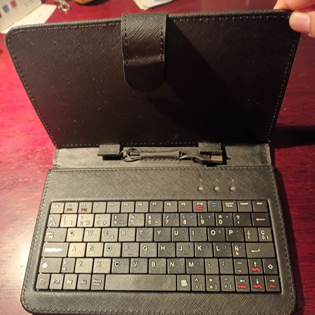 Funda tablet con teclado