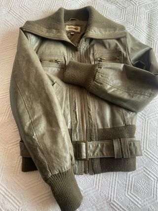 Cazadora chica de piel