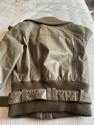 Cazadora chica de piel