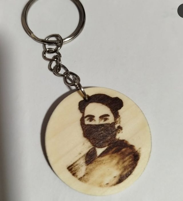 Llaveros de madera grabados personalizados