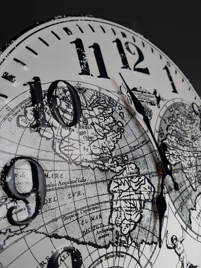 Orologio da parete in metallo