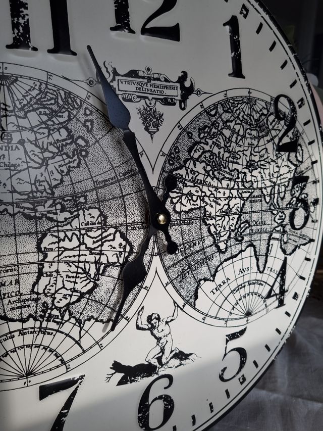 Orologio da parete in metallo