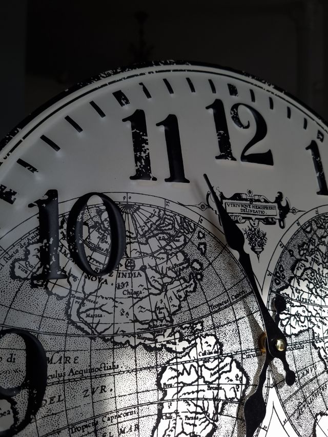 Orologio da parete in metallo