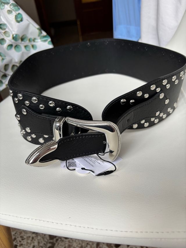 Cinturón ancho tachas