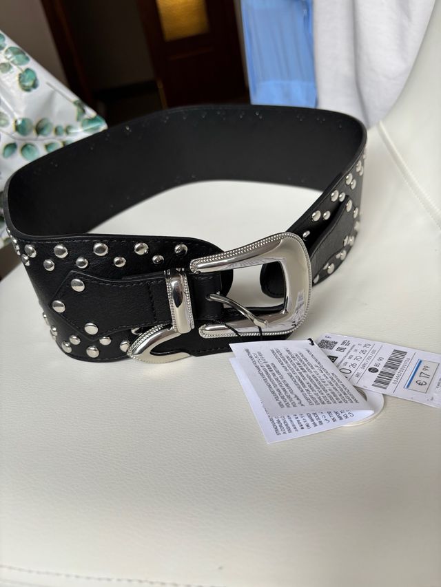 Cinturón ancho tachas