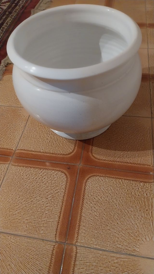 Portavaso in cotto smaltato bianco 