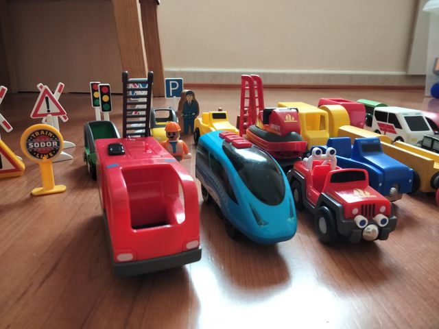 Trenes, muñecos y señales