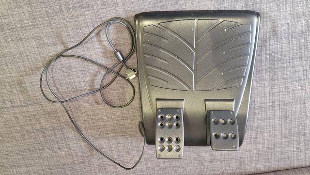 VOLANTE Y PEDALES PARA PLAY