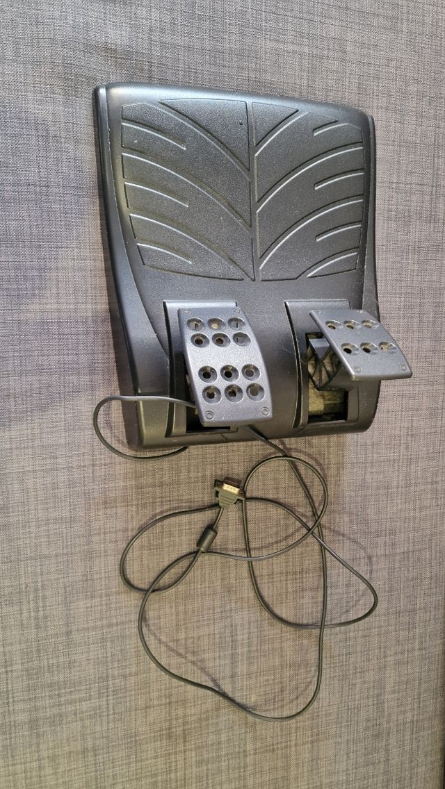 VOLANTE Y PEDALES PARA PLAY