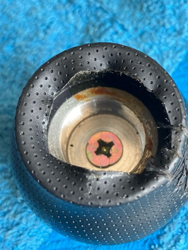 Funda piel pomo cambio 307