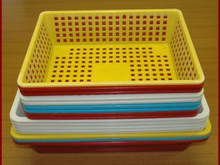 Cestini in plastica chiusi o a rete assortiti