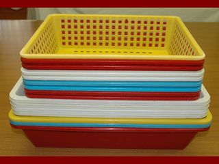 Cestini in plastica chiusi o a rete assortiti