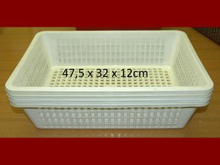 Cestini in plastica chiusi o a rete assortiti
