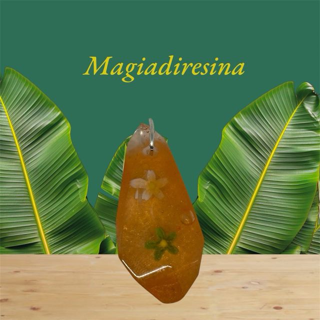 Ciondolo handmade in resina