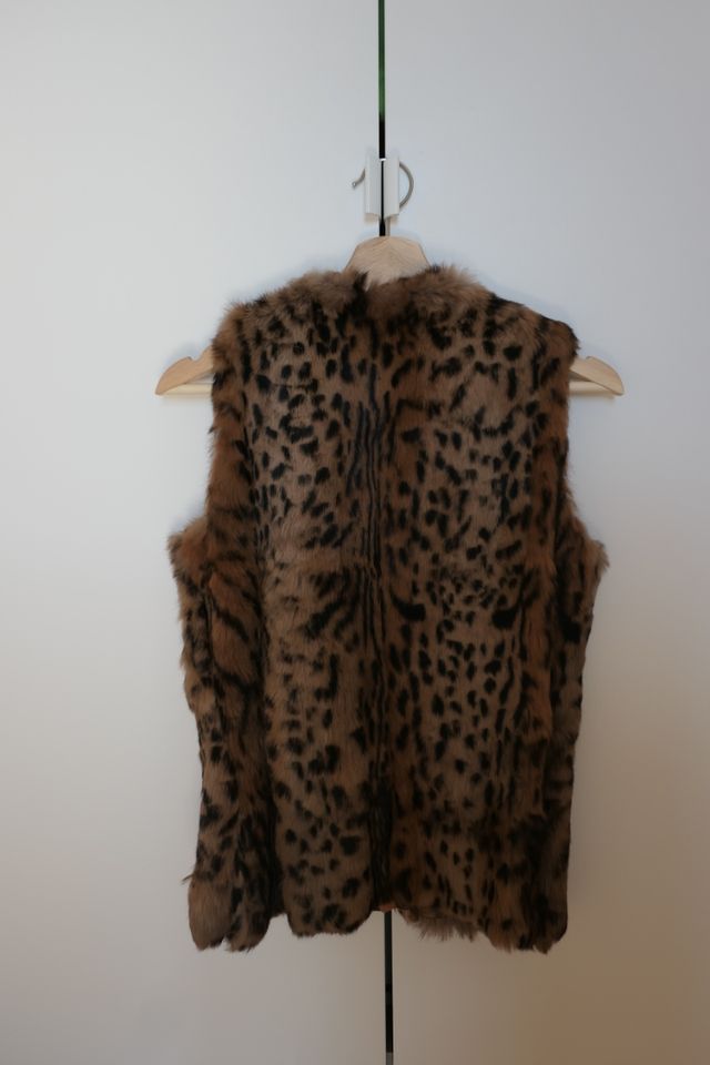 Chaleco de cuero y pelo animal