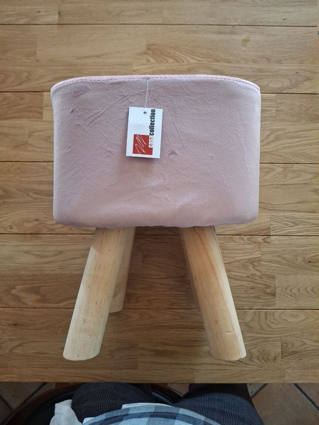 Pouf quadrato in velluto e legno