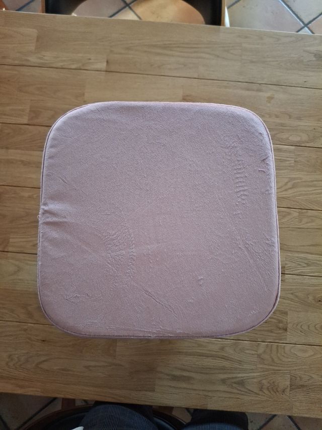 Pouf quadrato in velluto e legno