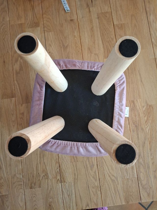 Pouf quadrato in velluto e legno