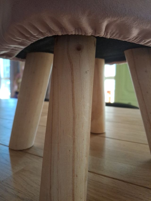 Pouf quadrato in velluto e legno
