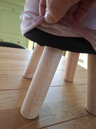 Pouf quadrato in velluto e legno