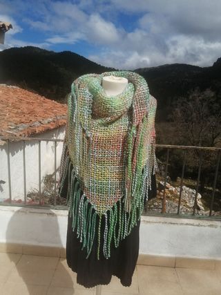 Chal triangular de lana 