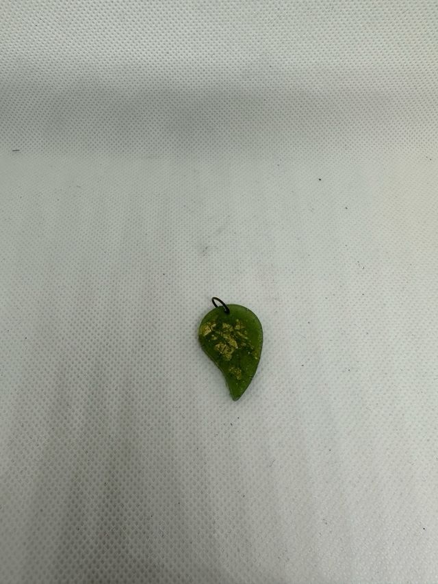 Ciondolo foglia handmade in resina