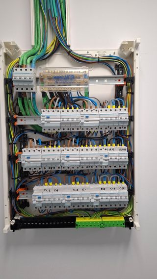 Electricista, lampista, manitas