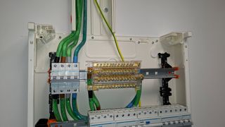 Electricista, lampista, manitas