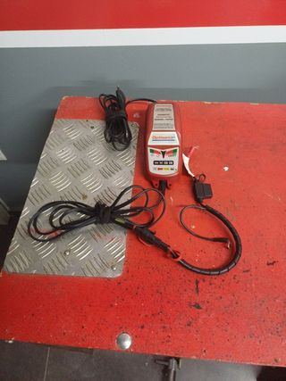 Cargador y test bateria motos