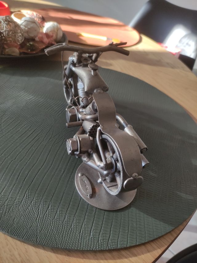 Motocicletta in metallo