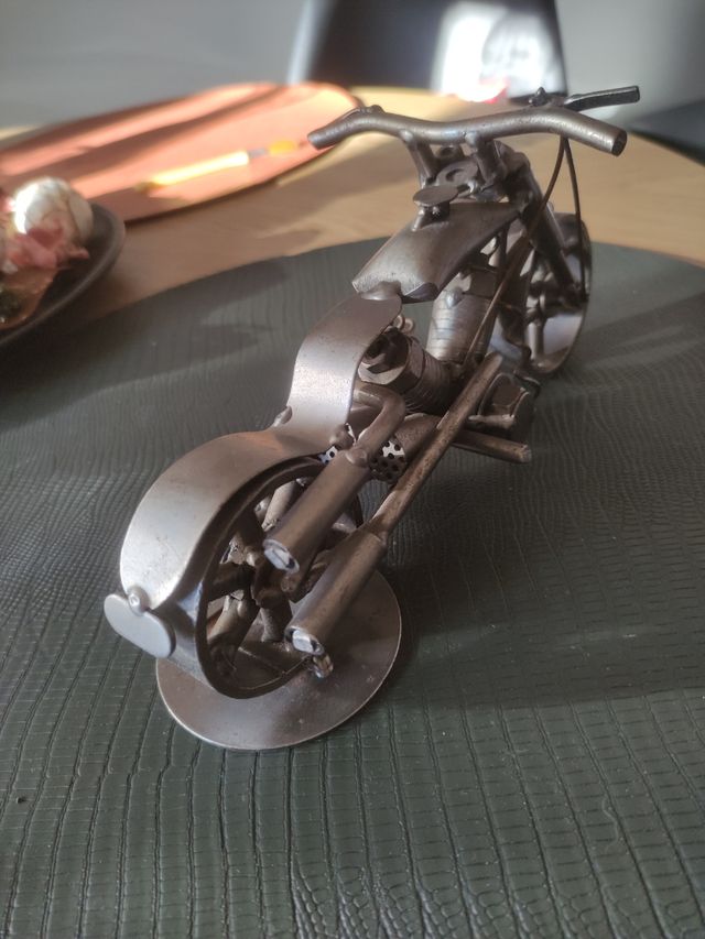 Motocicletta in metallo