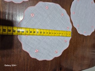 Set centrini vintage ricamati a mano