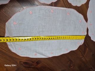 Set centrini vintage ricamati a mano