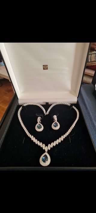 Conjunto de Gargantilla y Pendientes.