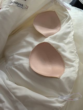 Vestido de novia de los 2000 color blanco beis