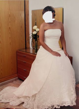 Vestido de novia de los 2000 color blanco beis