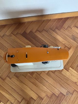 Máquina de coser Alfa antigua