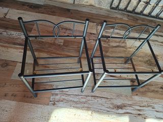 Mesillas de noche, metal y cristal.