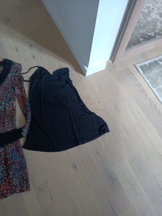 Vestido de flores y camisón interior 